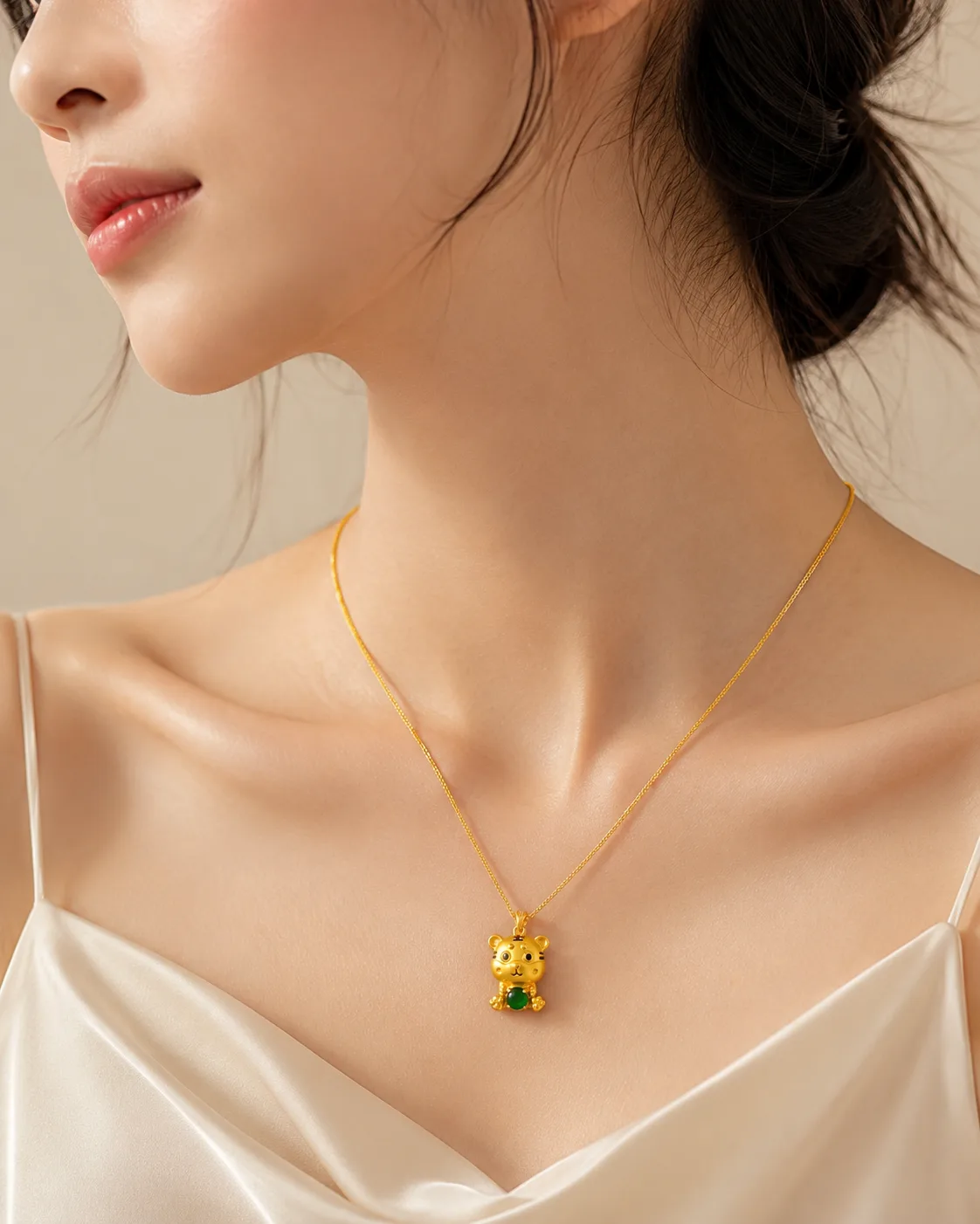 金色萌虎綠石吊墜項鍊