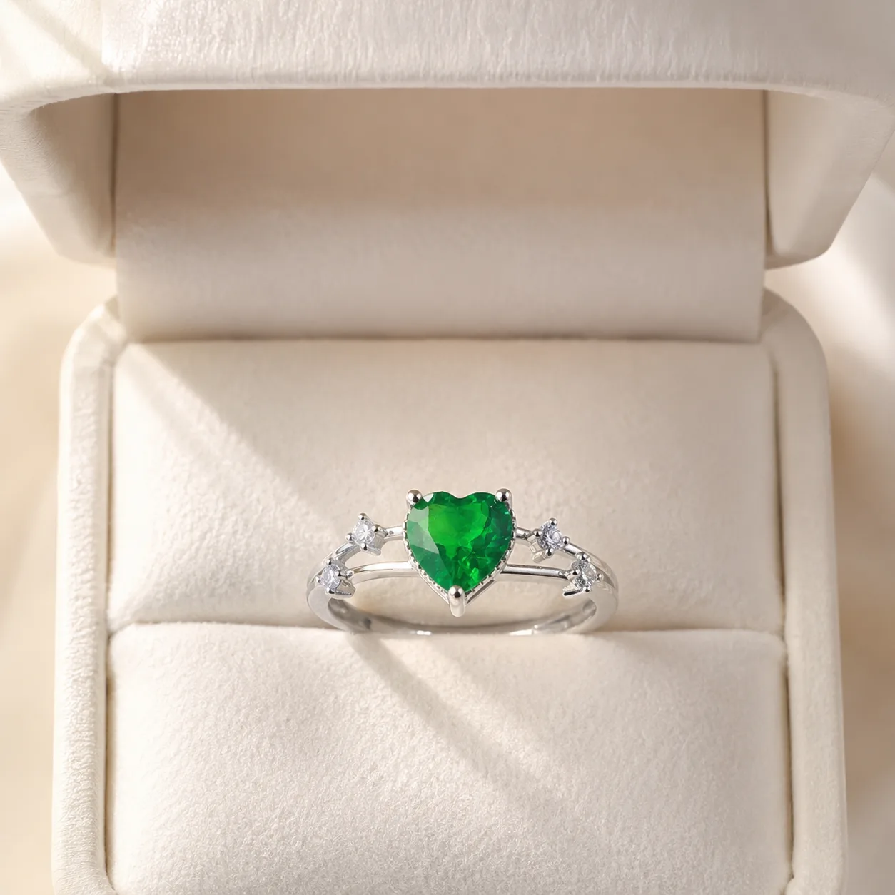 Silver Green Heart Stones Ring 4