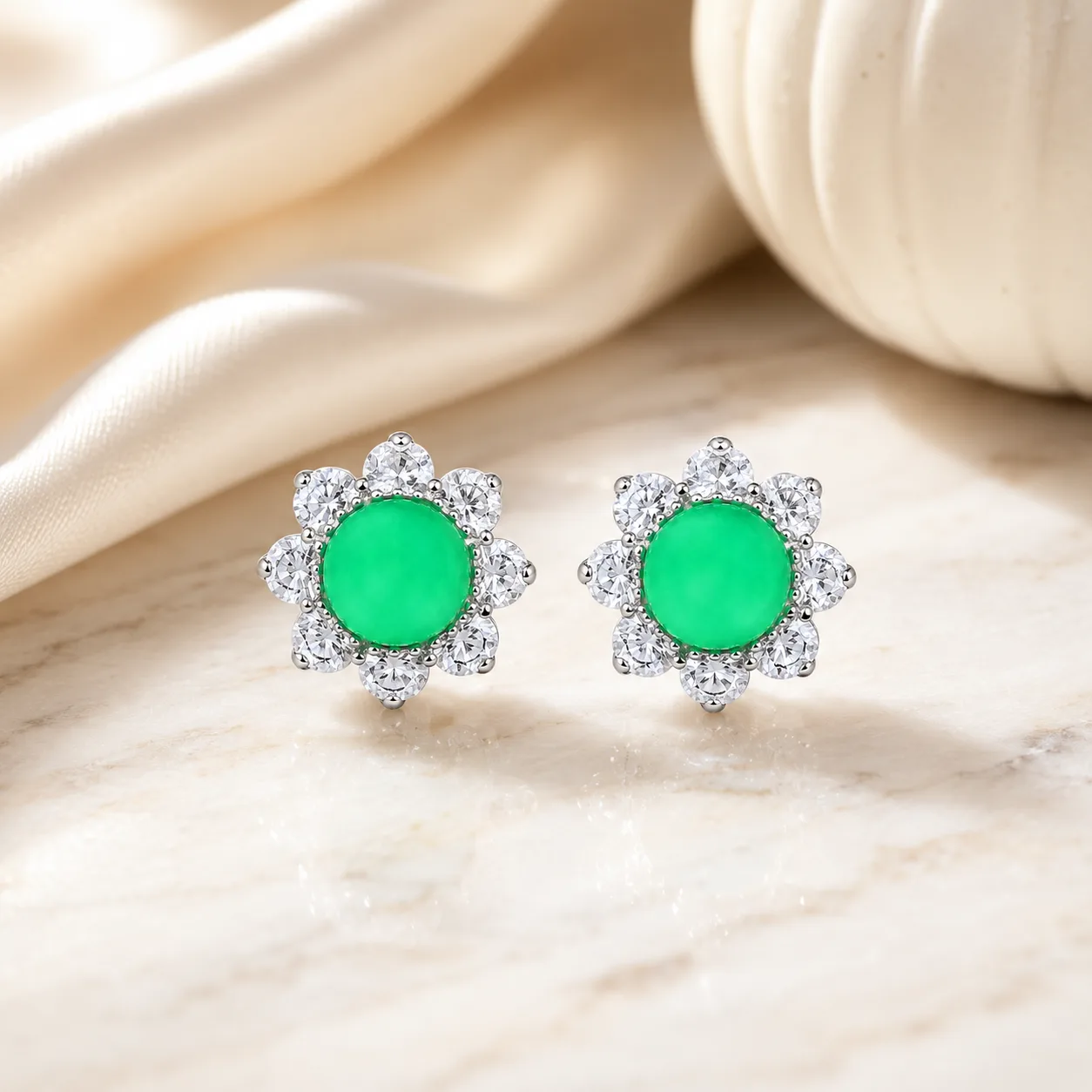 Emerald Earrings with Floral Motifs 4